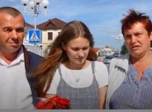 Julija je imala 4 godine kada je nestala iz voza pred očima oca Viktora: 20 godina kasnije pronašla je svoju sliku u novinama, a epilog priče je neverovatan Julija je imala 4 godine kada je nestala iz voza pred očima oca Viktora: 20 godina kasnije pronašla je svoju sliku u novinama, a epilog priče je neverovatan - featured image