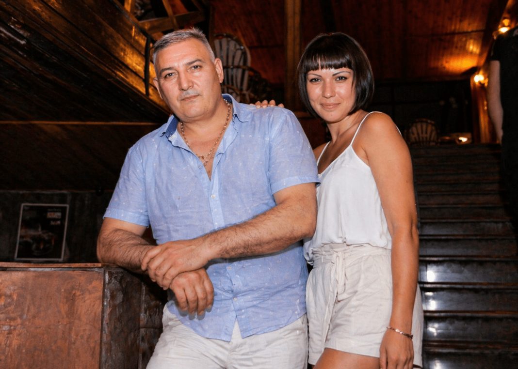 Igor je otišao na letovanje: Umesto posle 10 dana, vratio se iznenada nakon 3 i zatekao svetlo u spavaćoj sobi, a unutra jeziv prizor - featured image