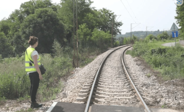 Majka (32) se sa kćerkom (2) bacila pod voz, otkrivena potresna oproštajna poruka: Svekrva i svekar su joj 0v0 radili djeci, a nju su svaki dan.. - featured image