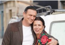 Naš glumac napravio kuću na selu pa sa ženom manekenkom okopava baštu: “Gajim kokoške, svinje i ovce – ovde je život” Naš glumac napravio kuću na selu pa sa ženom manekenkom okopava baštu: “Gajim kokoške, svinje i ovce – ovde je život” - featured image