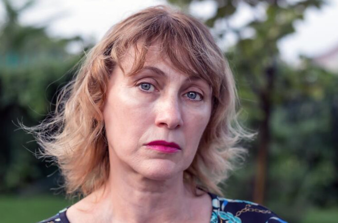 Žene 50+ nikako ne treba da biraju ovu frizuru i boju kose: Čini da izgledaju starije i umorno - featured image