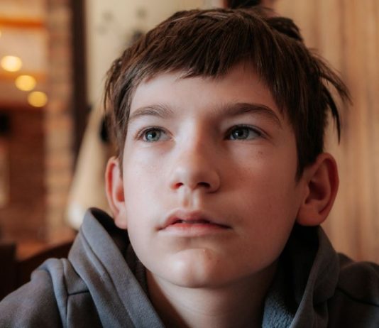 “Majka me rodila u 14. godini i ostavila u porodilištu: Tek kad sam uradio DNK i saznao ko mi je otac, shvatio sam zašto me je mrzela iz dna duše”