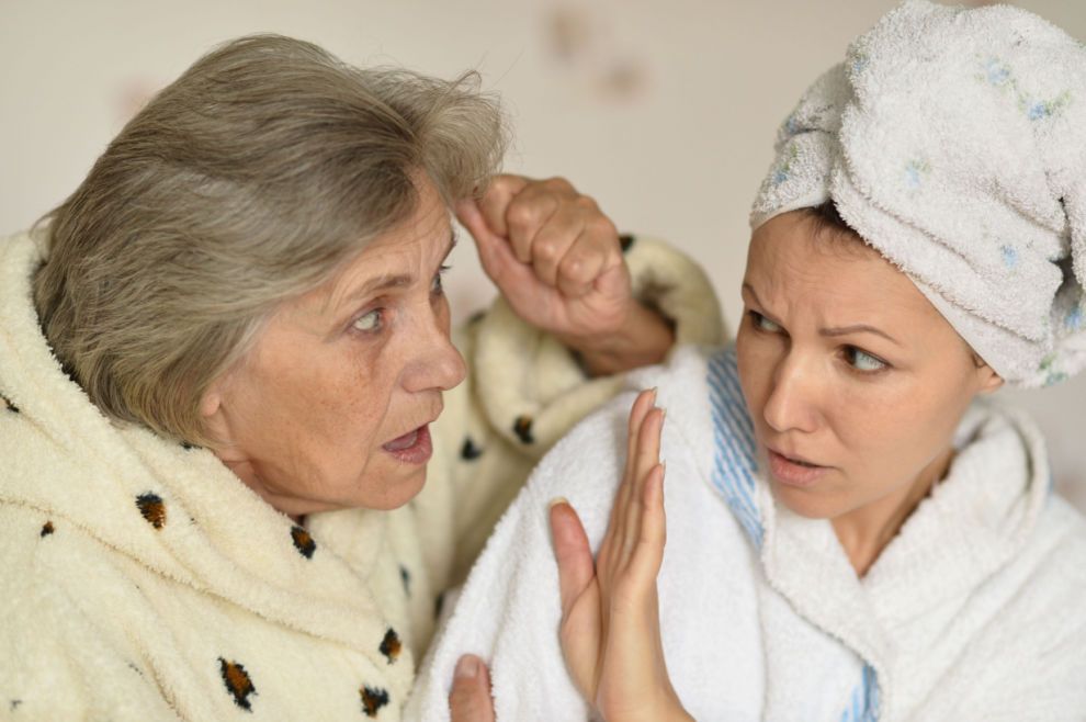 SNAHI ĆE OPROSTITI PRLJAVU KUĆU, ALI OVU IZJAVU NIKAD NEĆE: Ovih 5 stvari su trn u oko skoro svakoj svekrvi - featured image
