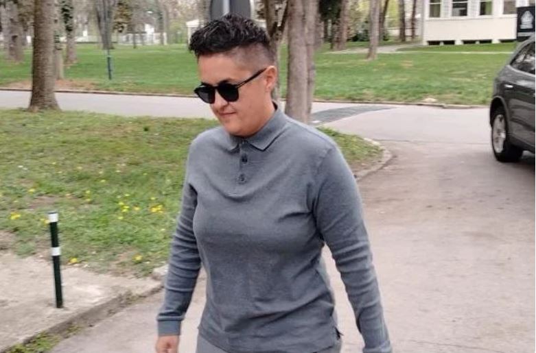 Ovo je ŽENA KOJA JE RODILA SINA MARIJI ŠERIFOVIĆ!!Do sada niste imali priliku da je vidite!! Visoko je obrazovana, ima i muža!!Svi ih već poznajte… - featured image