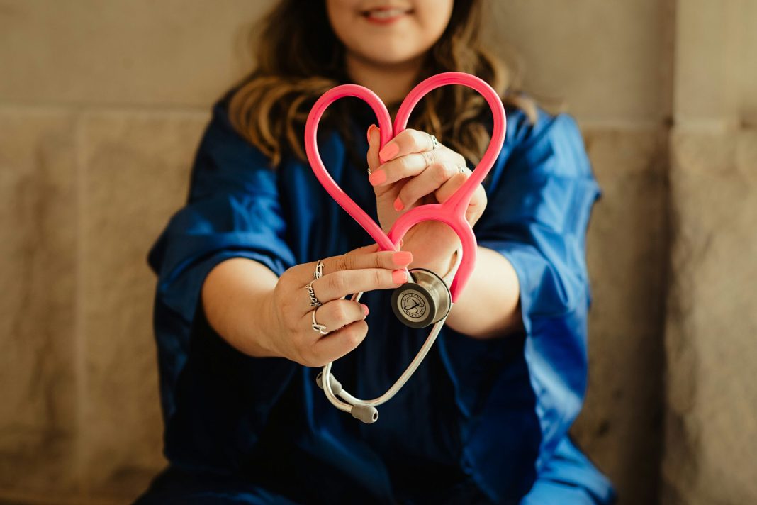 Priča o blizankama koje su pobijedile sve prognoze: kako je hrabra odluka medicinske sestre promijenila tok jedne borbe za život - featured image
