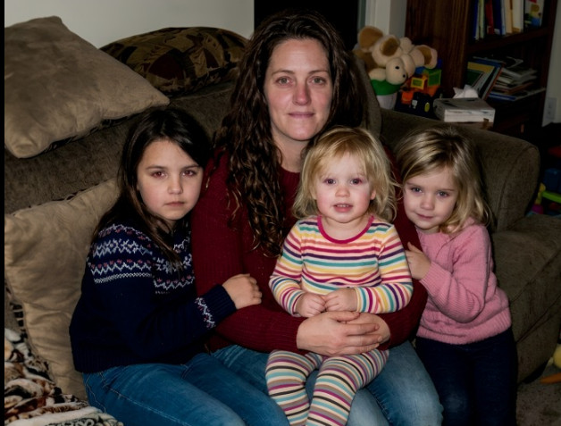 15 godina sam odgajao tri siročadi kćeri svog brata – prošli tjedan dao mi je zapečaćenu omotnicu koju nisam smio otvoriti pred njima 😕 - featured image