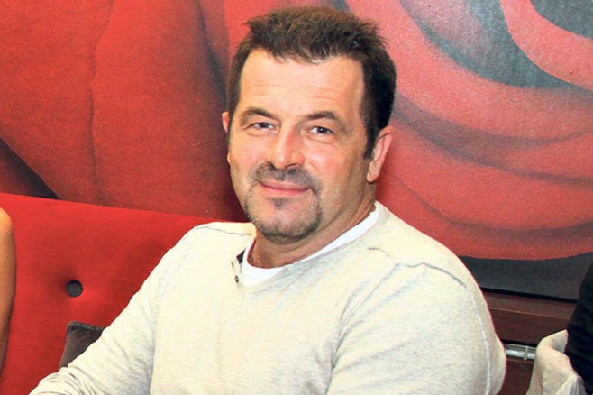 Mnogi kažu da je zgodna i veoma je uspešna žena, SVI JE DOBRO ZNATE: SAŠA MILOŠEVIĆ MARE JE U BRAKU SA 14 GODINA MLAĐOM PEVAČICOM (FOTO) - featured image