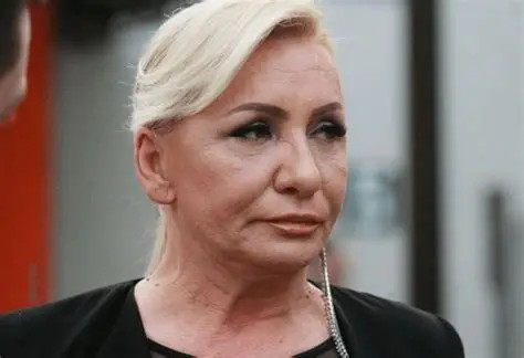 VESNA ZMIJANAC IZUSTILA O BRENI ONO ŠTO NIKO NIJE SMIO DECENIJAMA: “Ona je iza sebe imala…” - featured image VESNA ZMIJANAC IZUSTILA O BRENI ONO ŠTO NIKO NIJE SMIO DECENIJAMA: “Ona je iza sebe imala…” - featured image