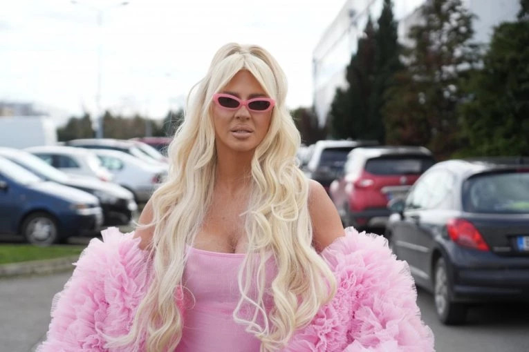 UDAJE SE JELENA KARLEUŠA! ŠOK-BOMBA: Progovorila o TREĆOJ SVADBI, A tek da vidite ko je mladoženja zanijemit ćete od šoka!! (VIDEO) - featured image