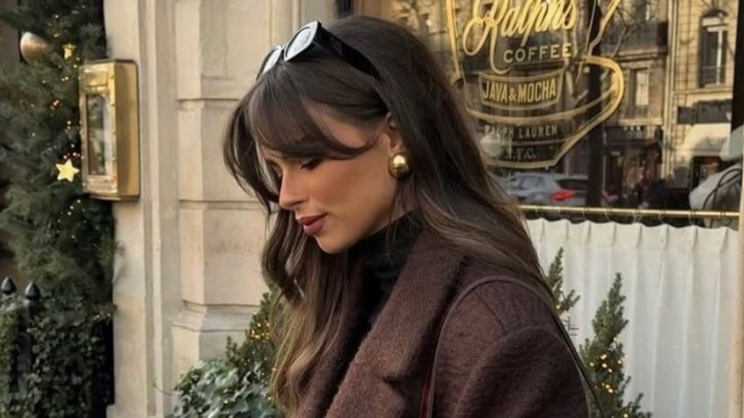 Ova FRIZURA pristaje svakom obliku lica i bila je HIT SEDAMDESETIH: Skida godine sa lica, daje kosi volumen, a izgleda dobro čak i kad je ne isfenirate savršeno - featured image