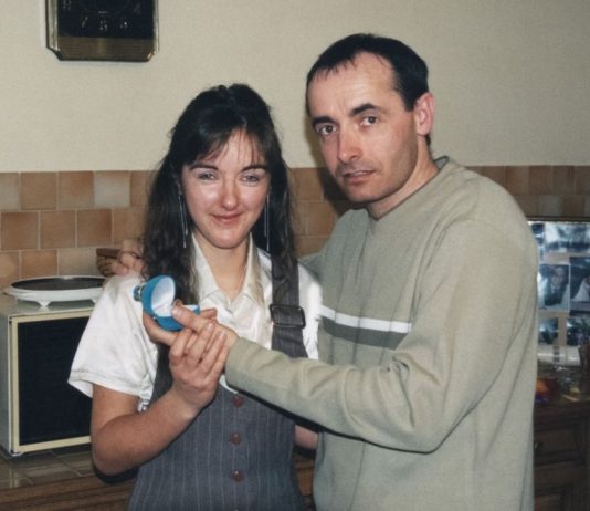 Darko iz Aleksinca oženio Albanku, a kad su njeni videli šta ima u kući umalo se prevrnuli od šoka: Rodila mu sina i ćerku, a onda je usledio pakao Darko iz Aleksinca oženio Albanku, a kad su njeni videli šta ima u kući umalo se prevrnuli od šoka: Rodila mu sina i ćerku, a onda je usledio pakao - featured image